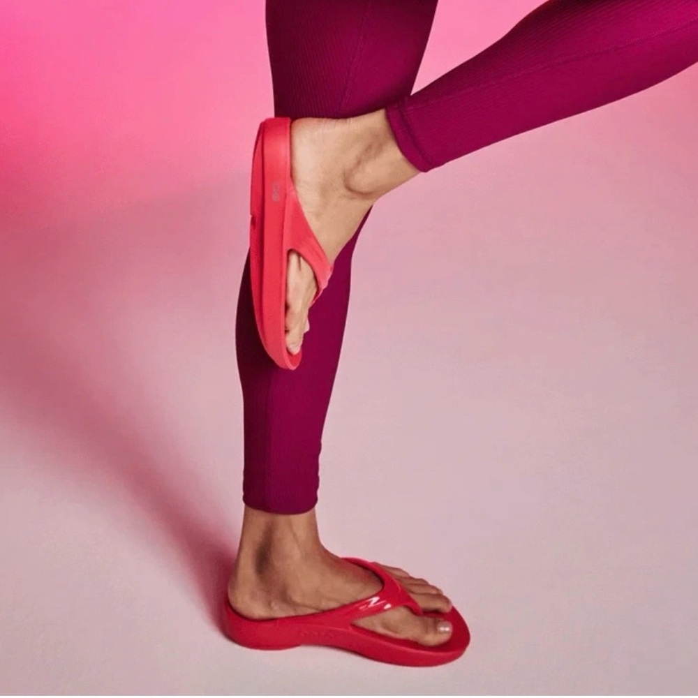 OOFOS OOLala Women's Orange US Women's 8  EU 39 Red Flip Flops